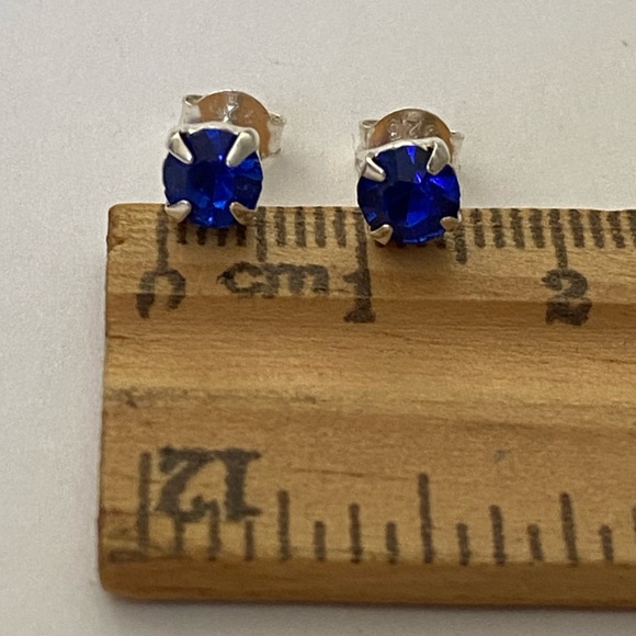 925 Silver blue cz earrings 5mm cubic zirconia stone stunning - Picture 2 of 7